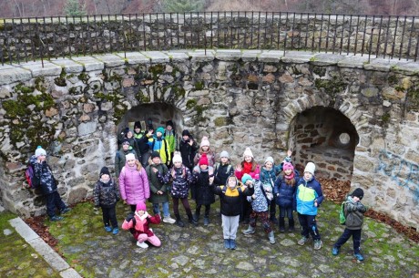 14. Nás ale zajímal hlavně hrad. Nejprve jsme si prohlédli hradby.